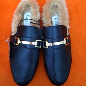 Women's Shoes with fur. SZ 7.5..